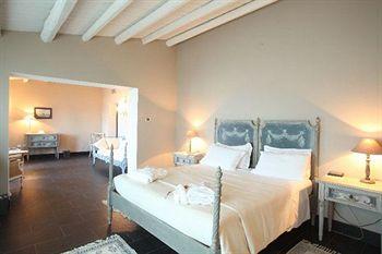 Falconara Charming House & Resort
