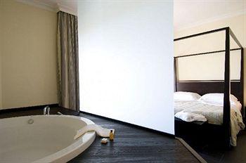 Falconara Charming House & Resort