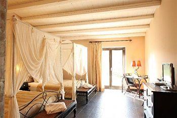 Falconara Charming House & Resort