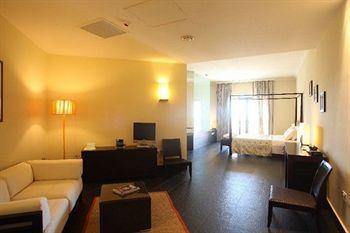 Falconara Charming House & Resort