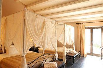 Falconara Charming House & Resort