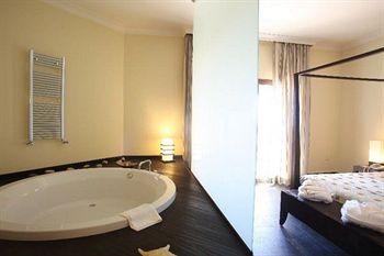 Falconara Charming House & Resort