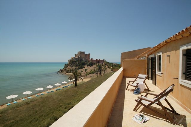 Falconara Charming House & Resort