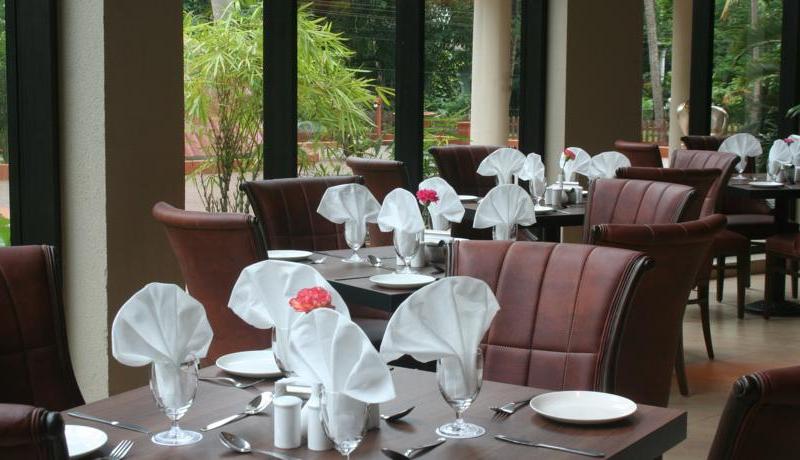 Neelams - The Glitz Hotel