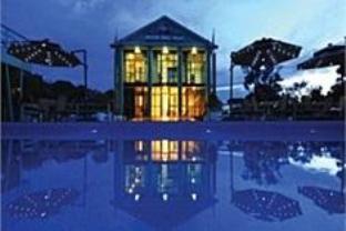 Amazon Jungle Palace