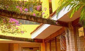 Suites Colonial Hotel
