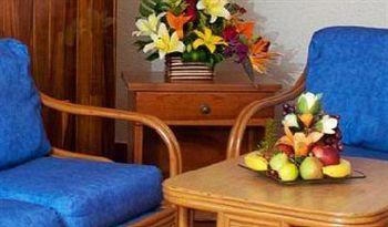 Suites Colonial Hotel