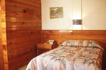 Suites Colonial Hotel