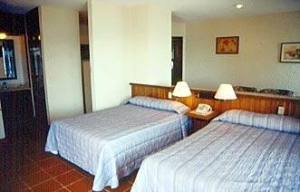 Suites Colonial Hotel