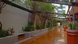 Suites Colonial Hotel