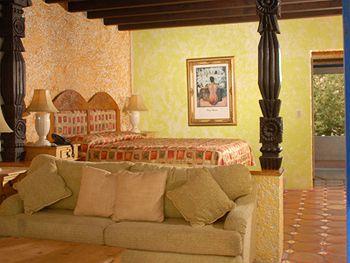 Las Rocas Resort & Spa