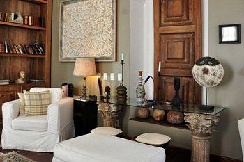 A Casa Das Portas Velhas