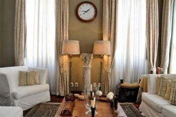 A Casa Das Portas Velhas