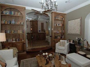 A Casa Das Portas Velhas