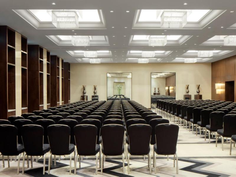 Pullman Dubai Creek City Centre Hotel