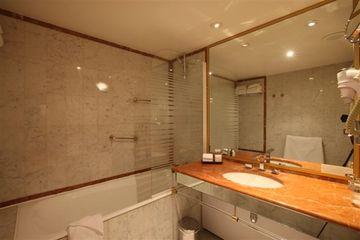 Golden Tulip Royal Garden Champs Elysees