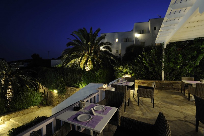 Akrotiri Hotel