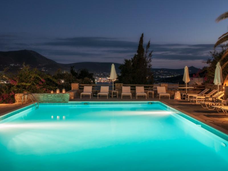 Akrotiri Hotel