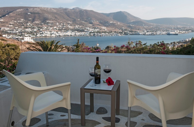 Akrotiri Hotel