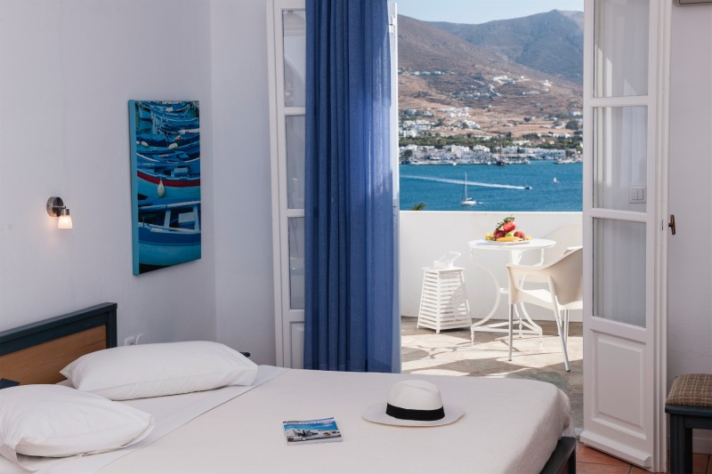 Akrotiri Hotel
