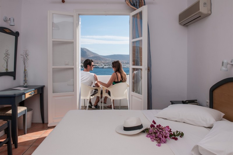 Akrotiri Hotel