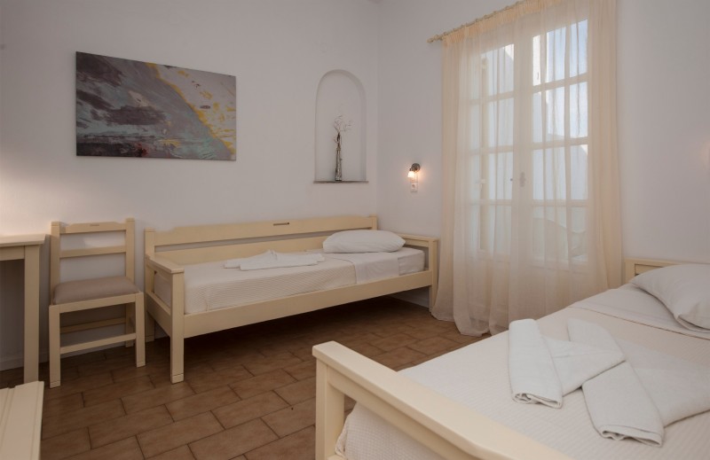 Akrotiri Hotel