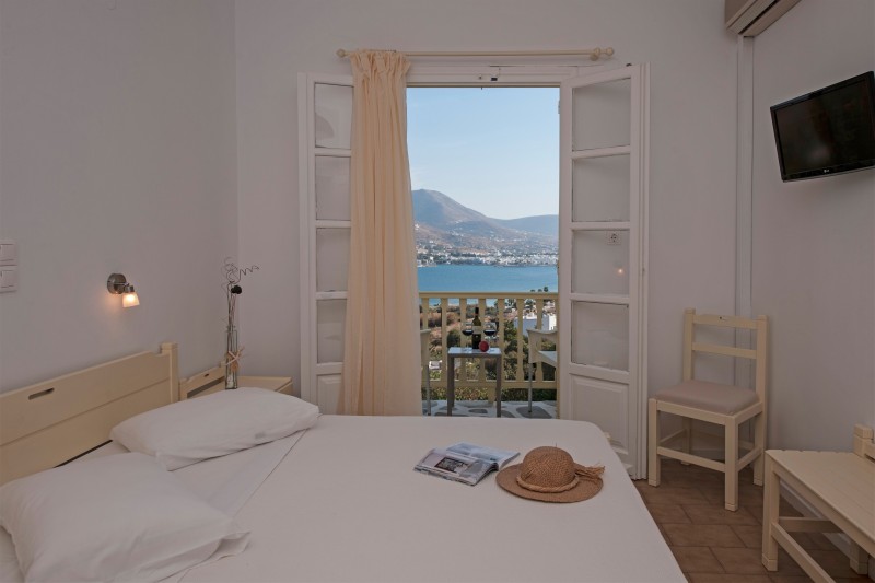 Akrotiri Hotel
