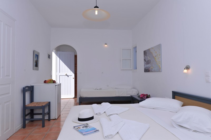 Akrotiri Hotel