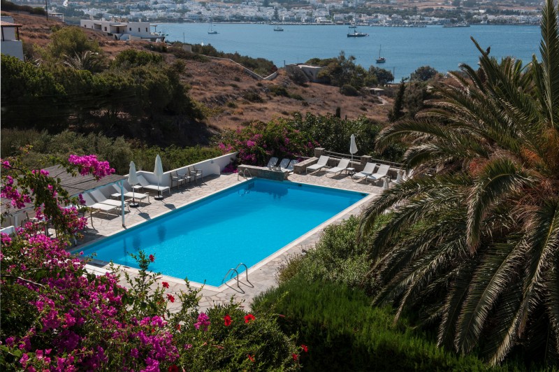 Akrotiri Hotel