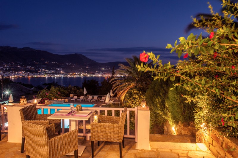 Akrotiri Hotel
