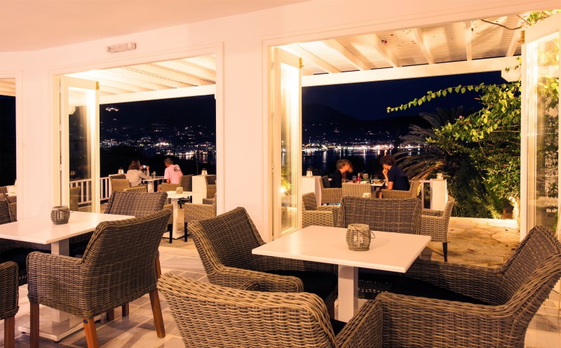 Akrotiri Hotel