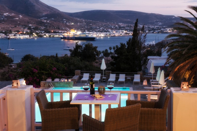 Akrotiri Hotel