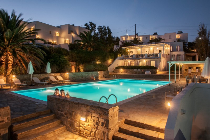 Akrotiri Hotel