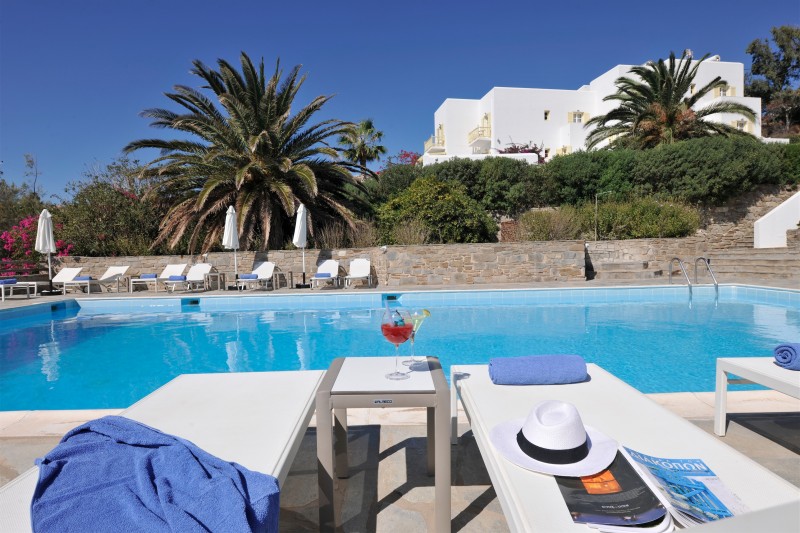 Akrotiri Hotel