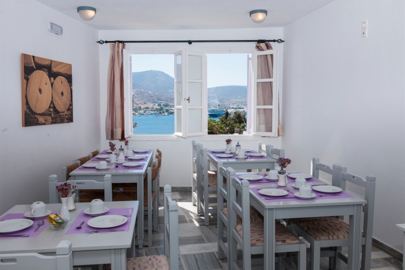 Akrotiri Hotel