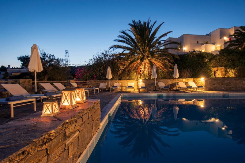 Akrotiri Hotel