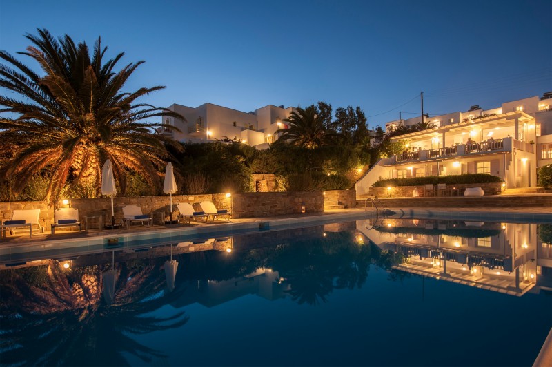 Akrotiri Hotel