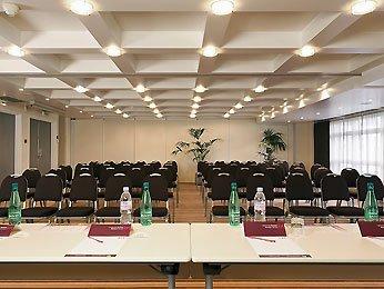 Mercure Paris Massy Gare TGV