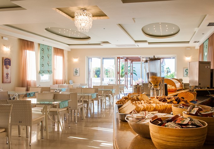 Kalamaki Beach Hotel