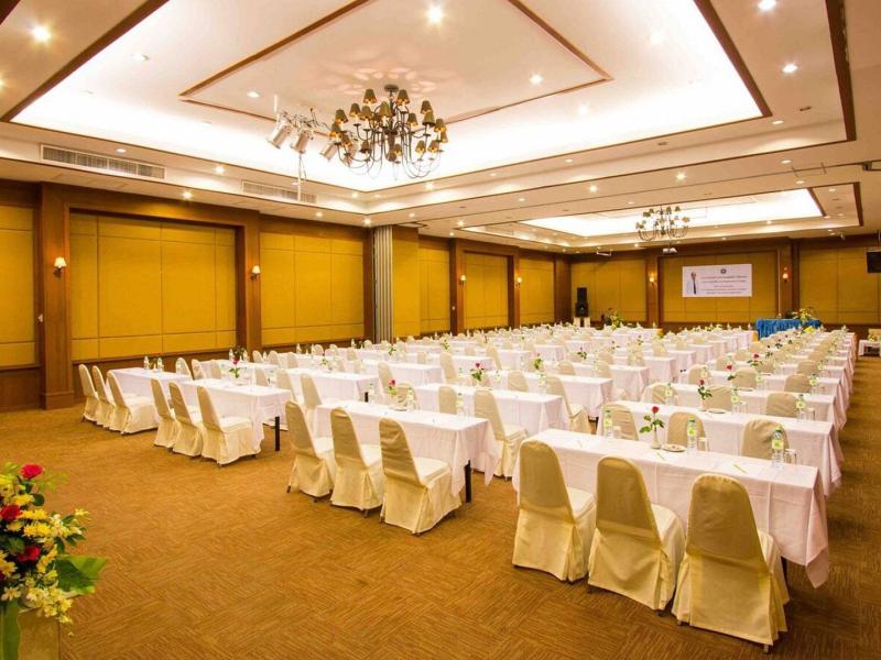 Palm Galleria Resort