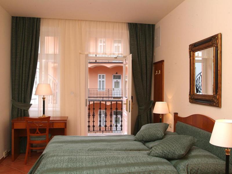 Ariston & Ariston Patio