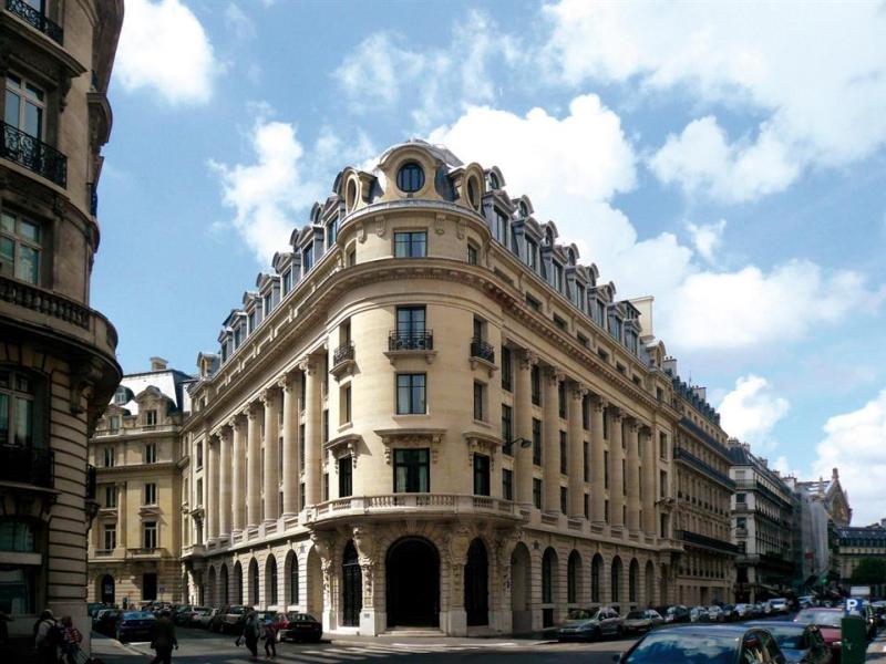 Hotel Banke Opera Autograph Collection