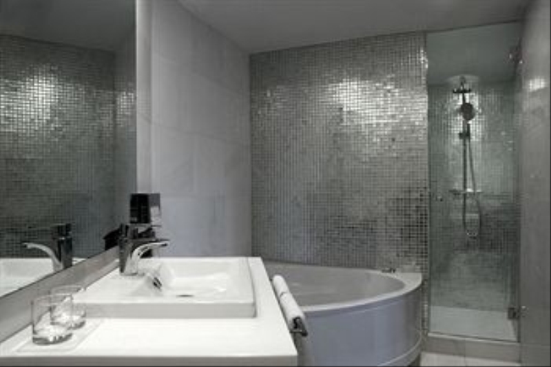 Hotel Banke Opera Autograph Collection