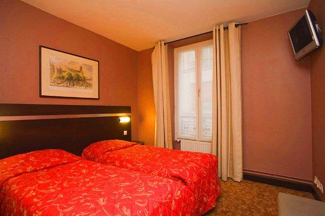 Kyriad Paris 10 Canal St Martin Republique