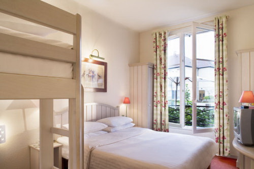 Hotel Campanile Val de France