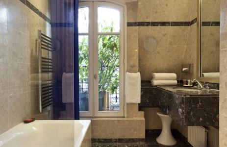 Room Mate Alain Champs Elysees