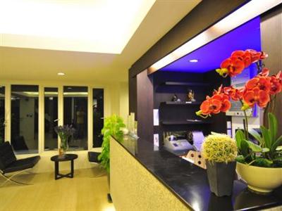 OYO 241 Ratana Hotel Sakdidet