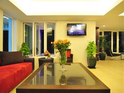 OYO 241 Ratana Hotel Sakdidet