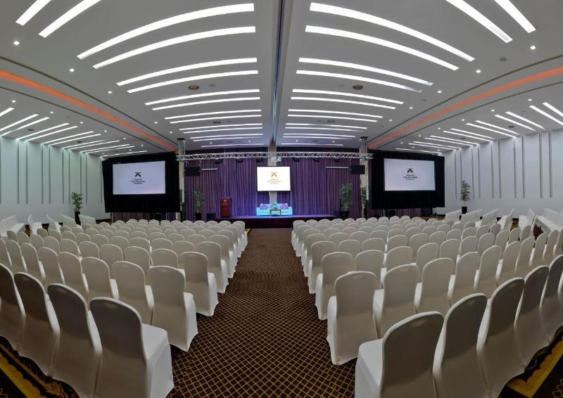 Two Seasons Hotel & Apartments