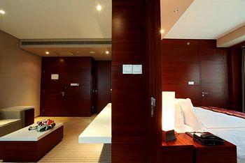 Ramada Plaza Shanghai Caohejing